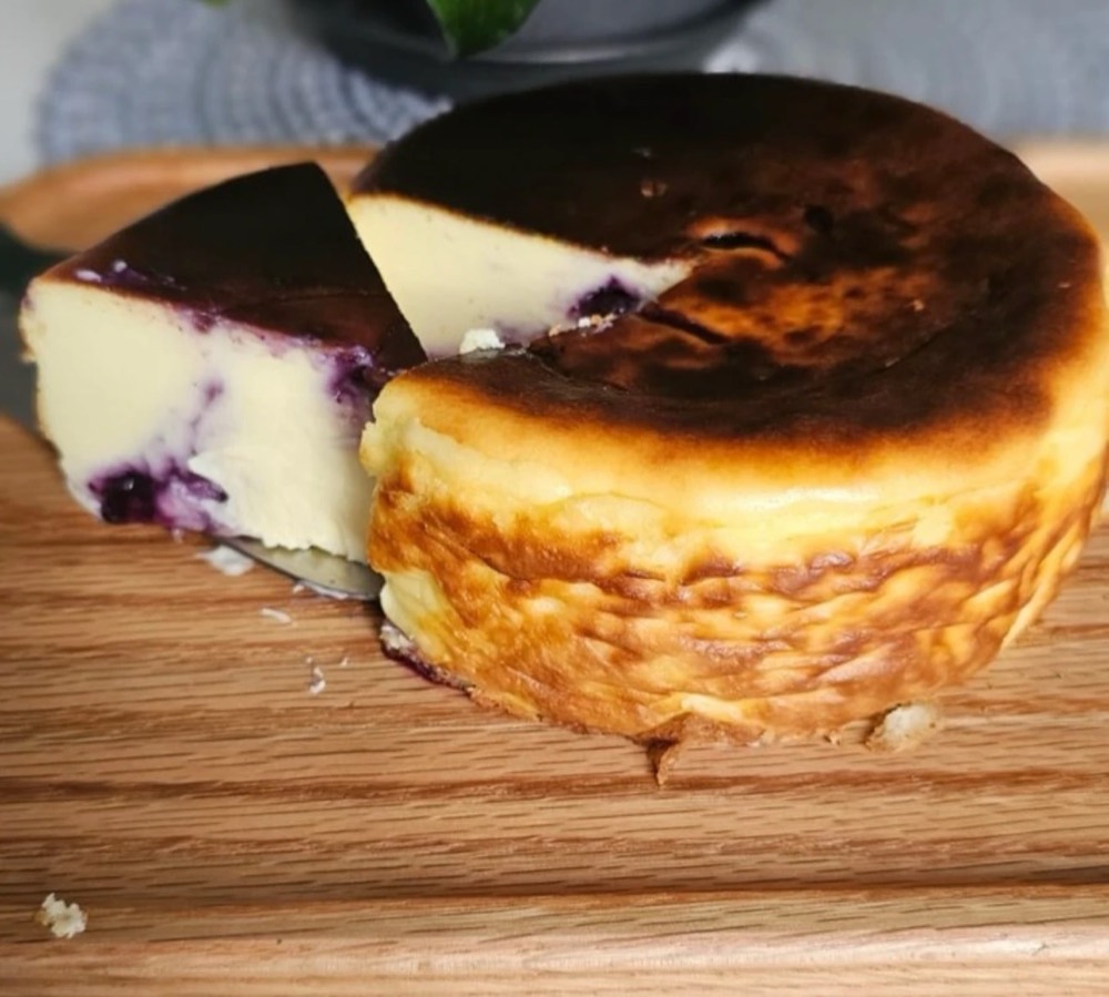 Blueberry Basque Burnt Cheese, a cake by Luk's Bakery