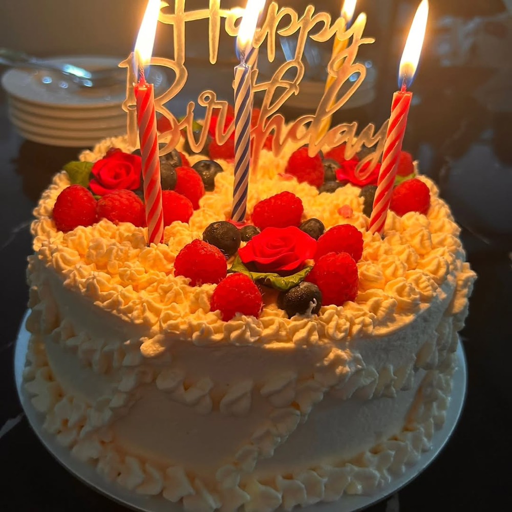 Chandelier Berries, a cake by Luk's Bakery